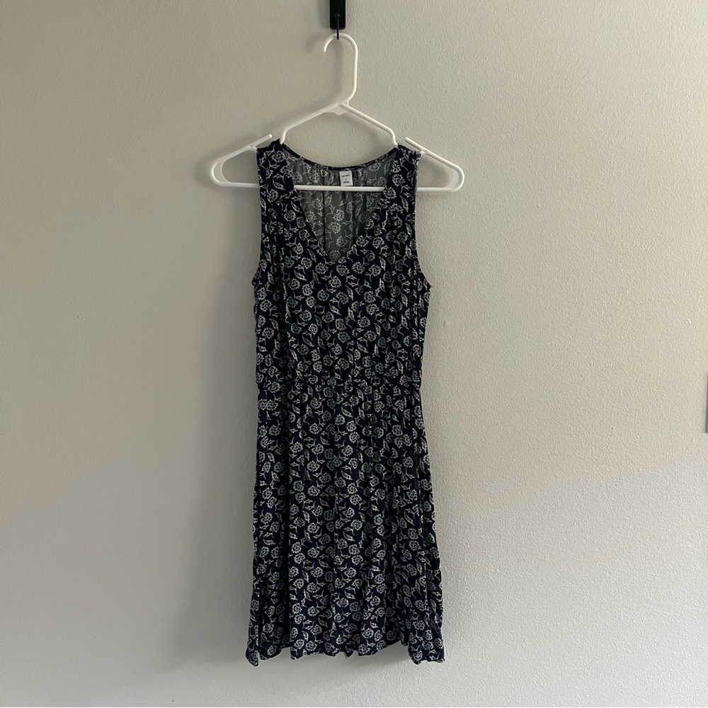 Old Navy • V Neck Dress‎